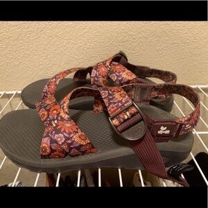 Woodstock womens chacos size 10 floral mega z